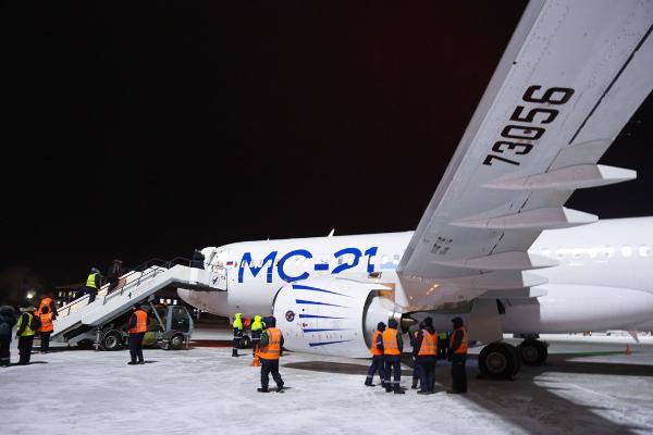 В аэропорт «Якутск» на испытания холодом прибыл самолет МС-21-300